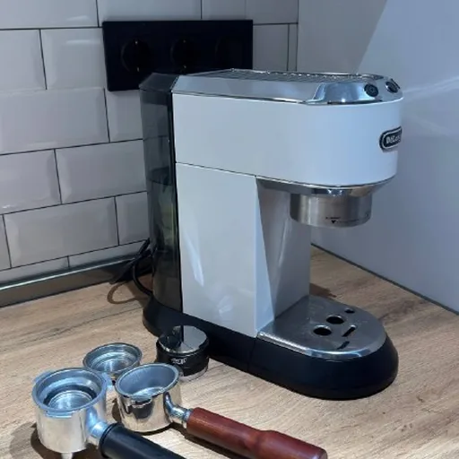 Кофемашина DeLonghi Dedica EC685 с аксессуарами