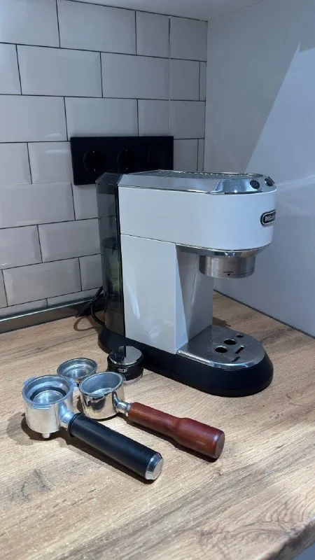 Кофемашина DeLonghi Dedica EC685 с аксессуарами 1