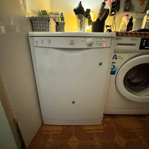 Посудомоечная машина Indesit DFG 262