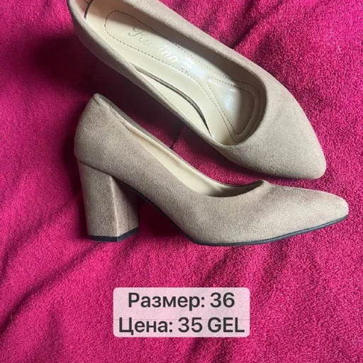 Бежевые и черные туфли, купальник, блузка