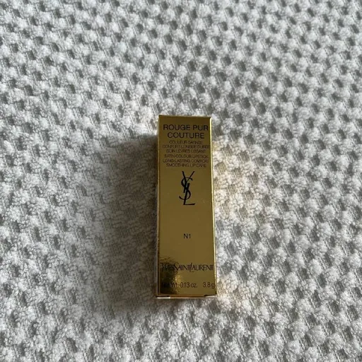 Помада Yves Saint Laurent, крем для лица La Roche Posay