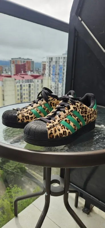 Кроссовки Adidas, две пары