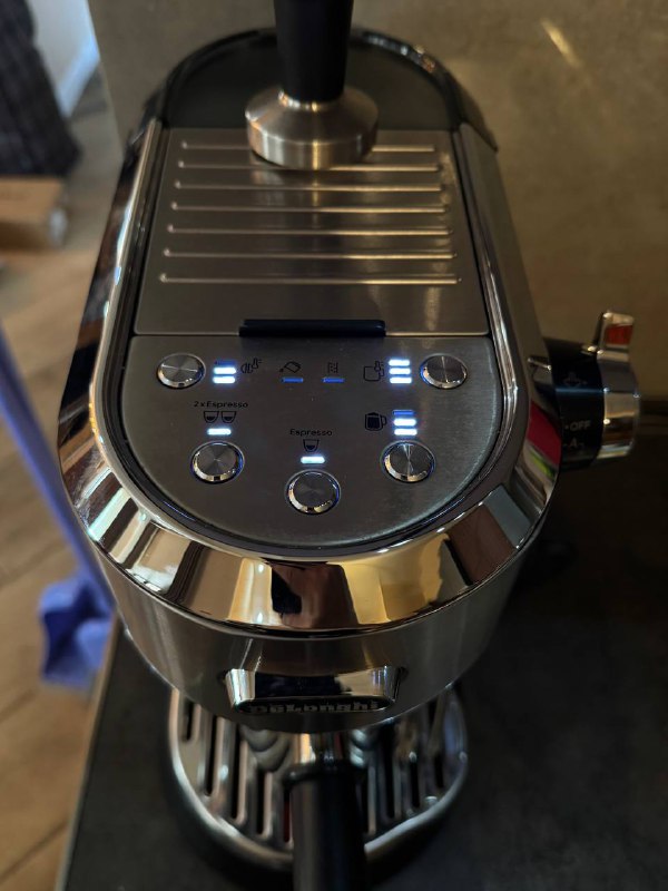 Кофемашина DeLonghi с комплектующими 3