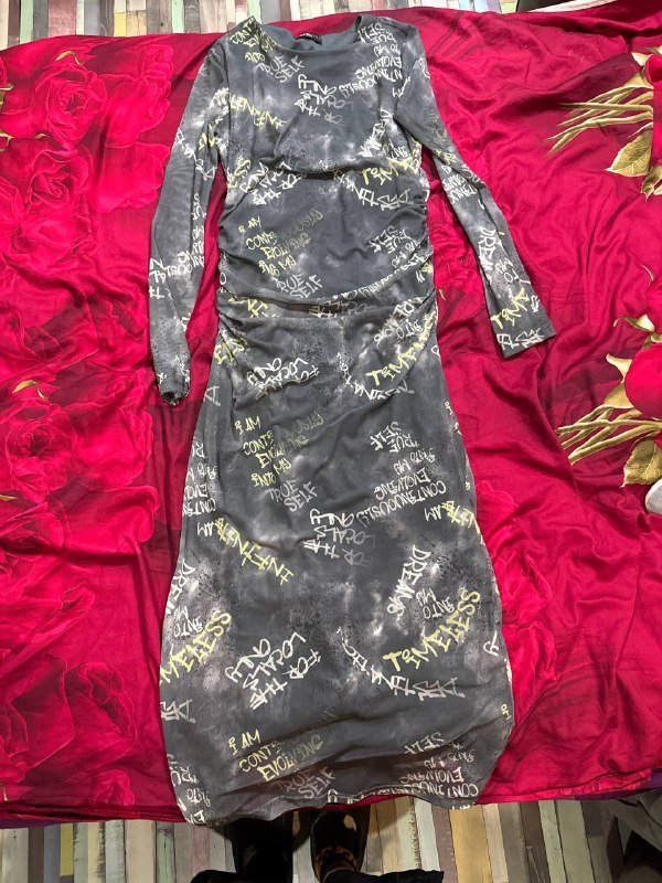 Кожаные штаны, белые штаны, сумочка, кроссовки, чехлы, шорты, толстовка, брюки, майка, платье 9