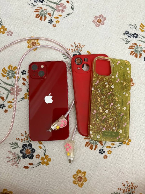 IPhone 13 128 гб, чехлы, провод