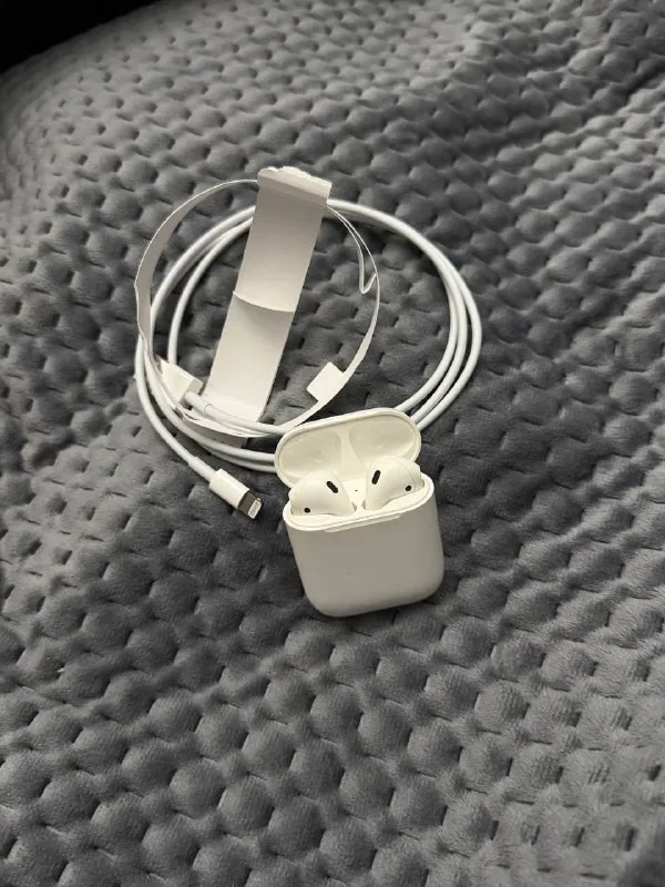 AirPods 1-го поколения неисправные