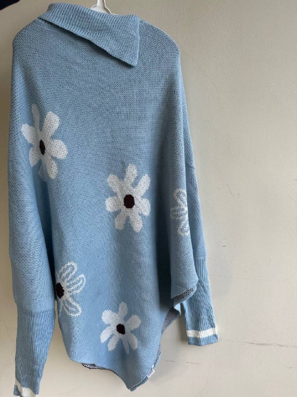 Пончо-свитер с длинными рукавами и высоким воротом 3