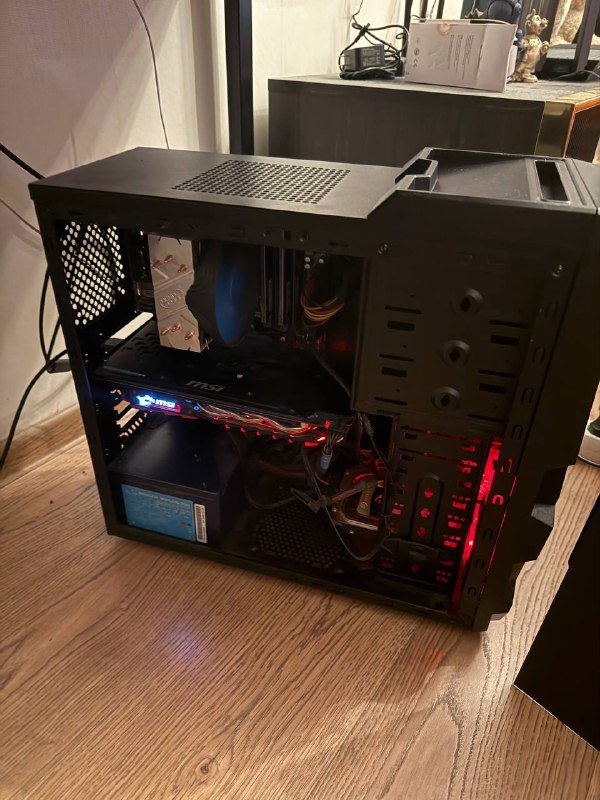 Компьютерный сет с монитором и клавиатурой 2