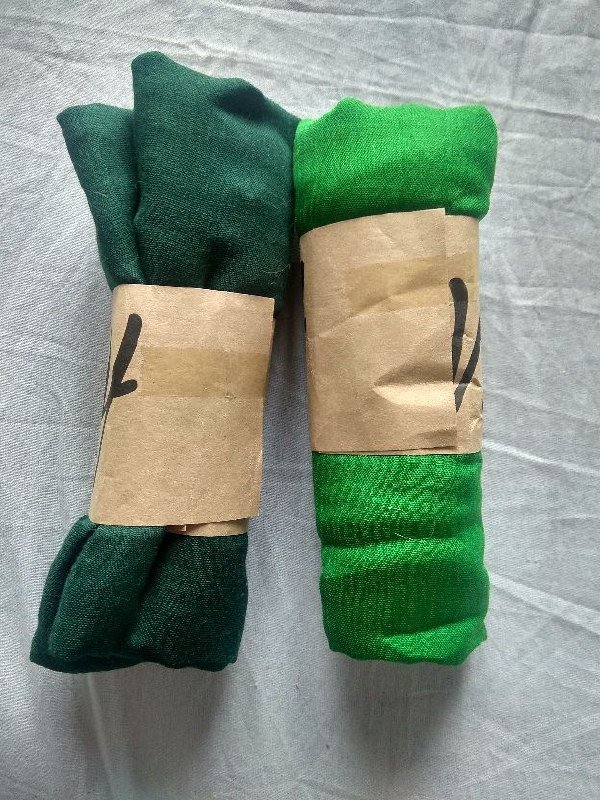 Шарфы разных цветов с принтом 3