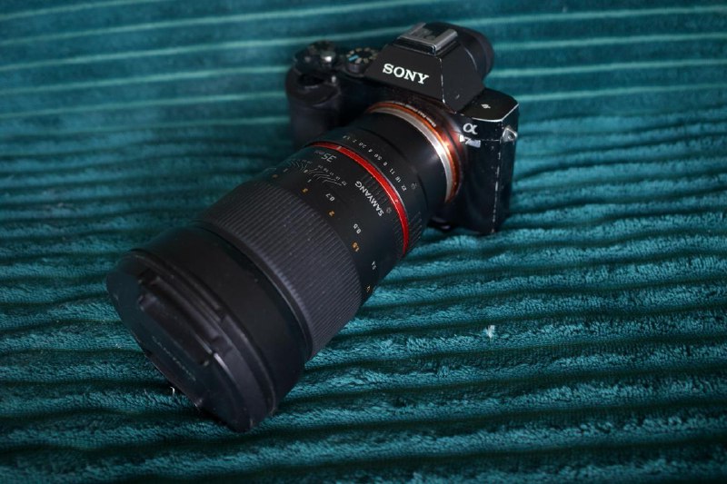 sony a7s mkI, Samyang 35/1.4 объектив, nd фильтры, стабилизированная dummy-батарея, рекордер zoom h6