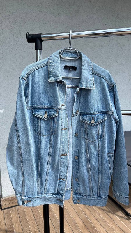 Джинсовая куртка, брючный костюм, шерстяная рубашка, платья, футболка Uniqlo