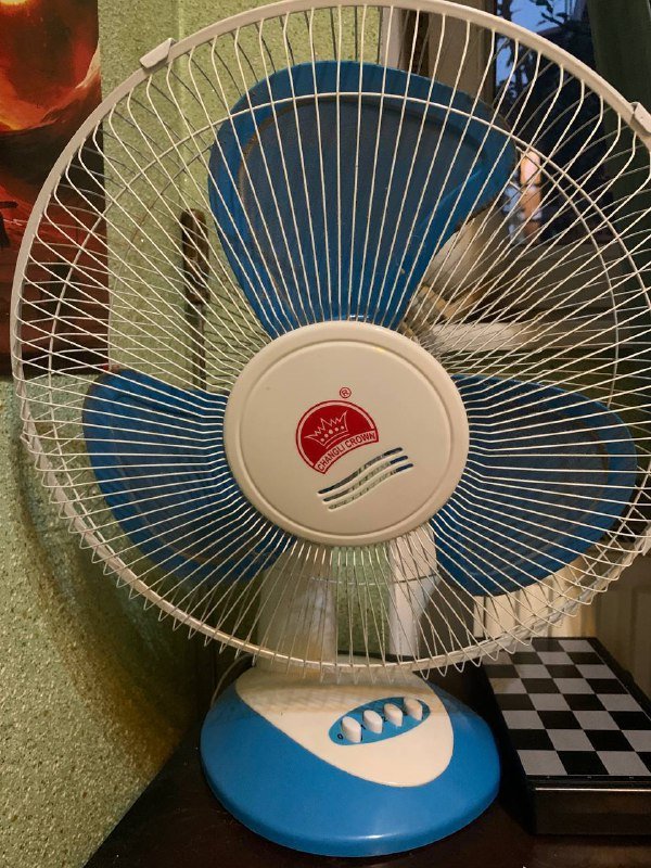 настольный вентилятор, стеллаж, блендер, йога коврик, увлажнитель воздуха, блоки для йоги, компьютерное кресло