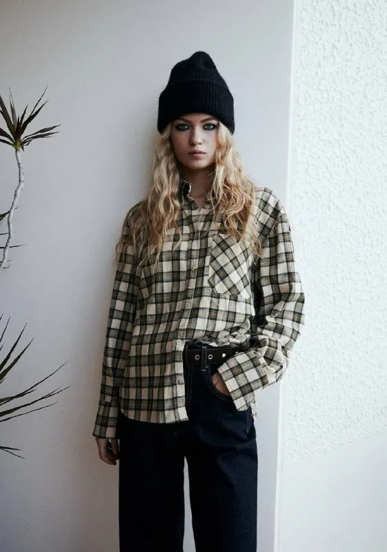 Рубашка Zara, свитер Massimo Dutti, костюм Nike, пальто Zara, реглан Zara, футболка Calvin Klein, джинсы Massimo Dutti 1