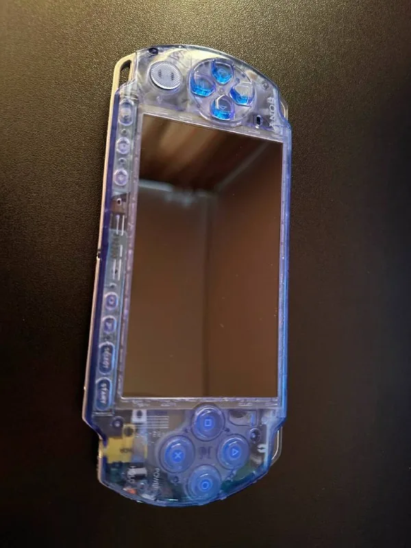 PSP 3000 в прозрачном корпусе 1