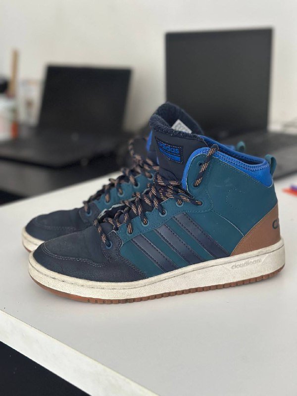 Оригинальные зимние кроссовки