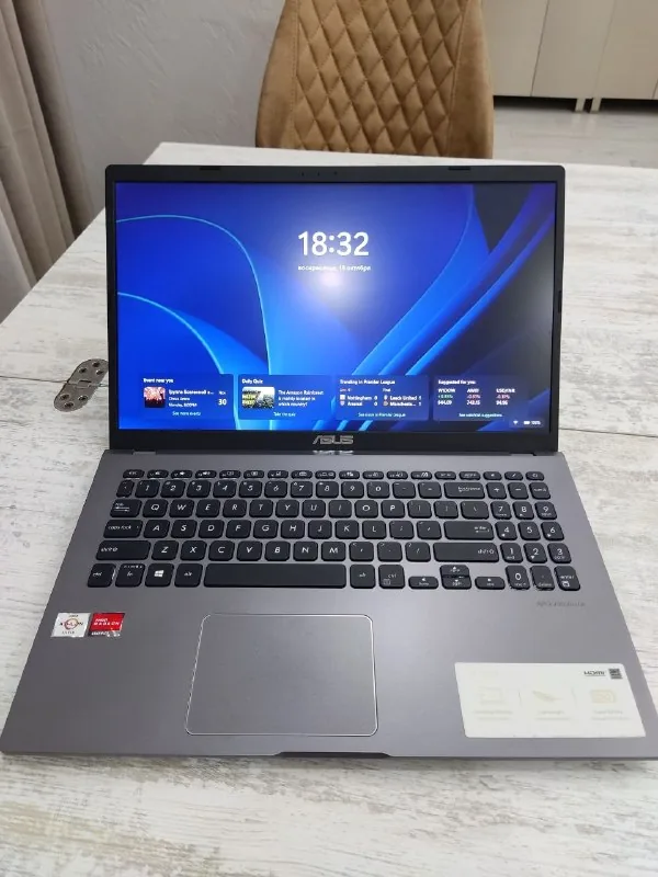 Ноутбук ASUS 1