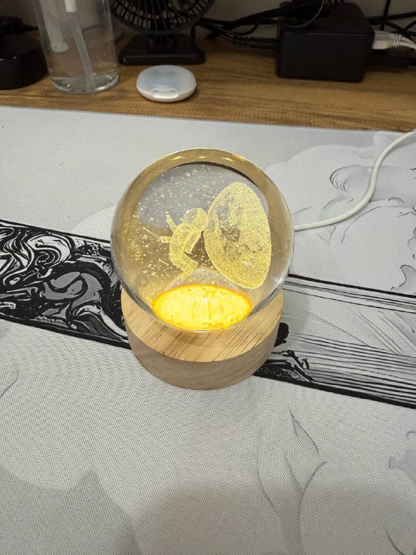 USB ночник в виде космонавта на фоне луны