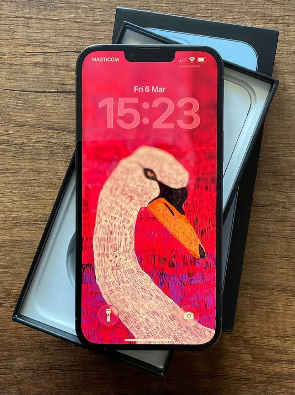 iPhone с коробкой