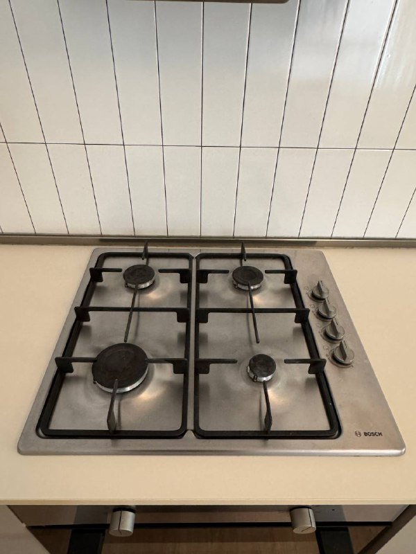 Кухонный гарнитур с варочной поверхностью, духовой печью, посудомойкой, холодильником 3