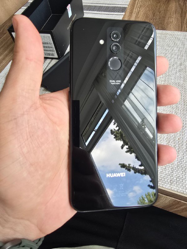 Huawei Mate 20 Lite телефон