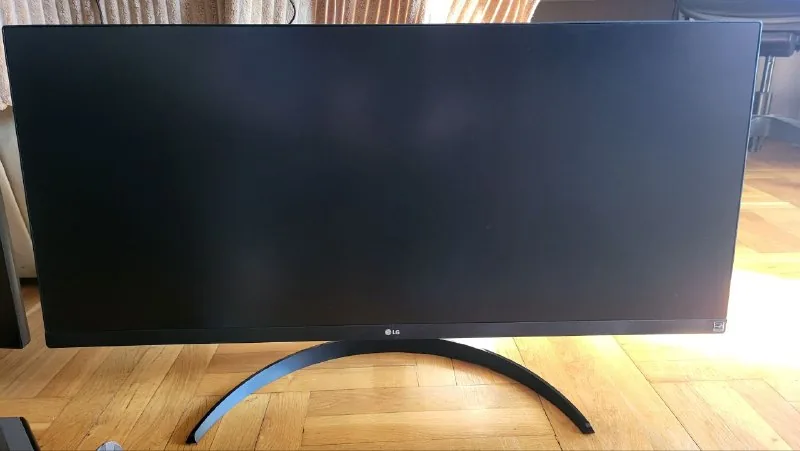 Два ультрашироких монитора LG 34 дюйма, кронштейн 1