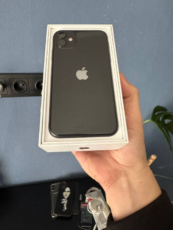 iPhone 11 128gb Black with accessories 2