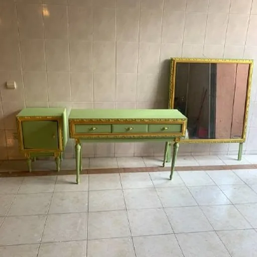 Прикроватная тумба, комод, зеркало