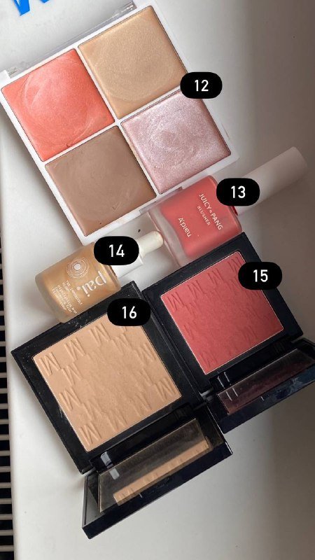 Декоративная косметика assorted items 3