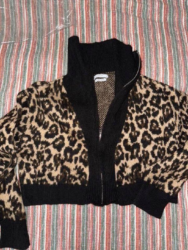 Куртка хаки, розовая накидка Zara, синий жакет, жакет с принтом 3