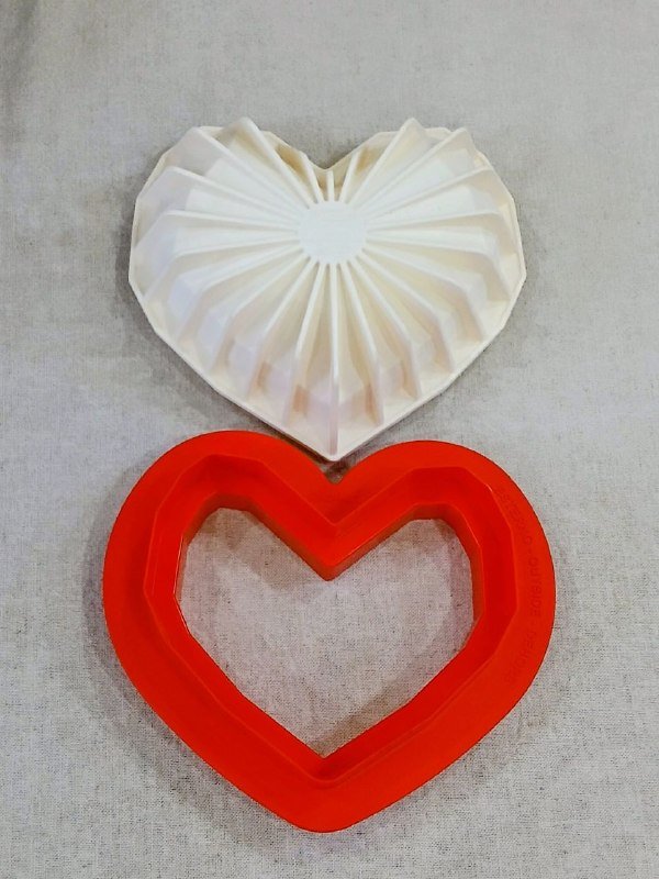 Две силиконовые формы для выпечки Silikomart и Pavoni