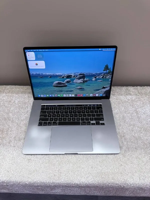 MacBook Pro 1