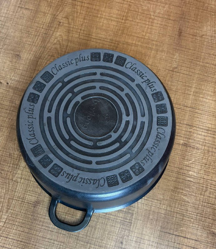 Кастрюля 26 см 4 литра б/у 2