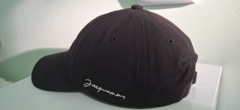 Черная кепка