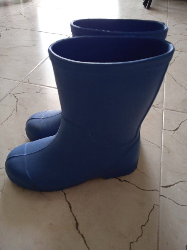 Синие резиновые детские сапоги