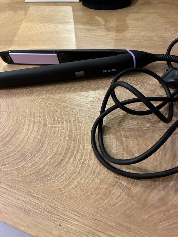 Керамическая ваза, выпрямители для волос и тонометр 3