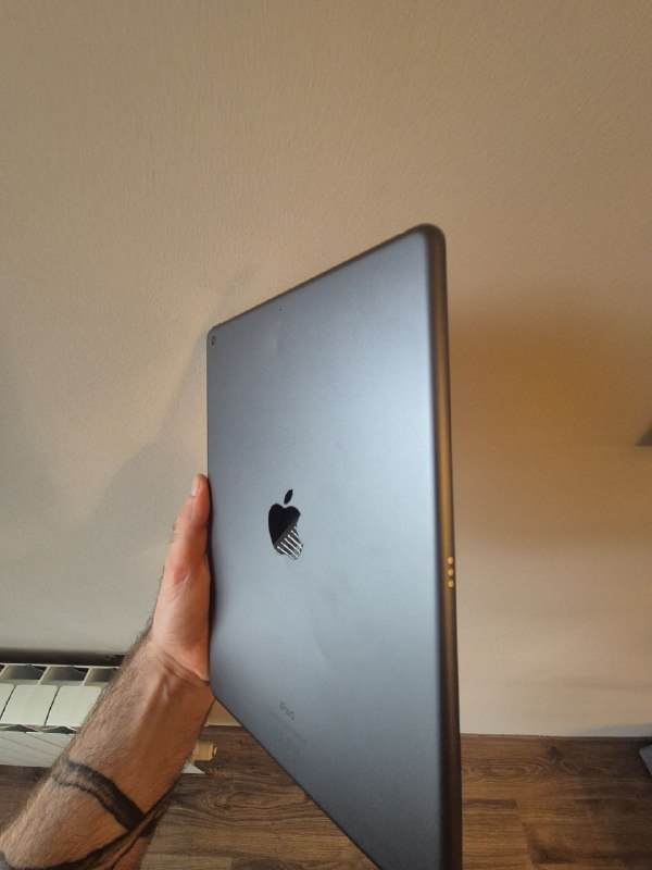 iPad 8 (32GB) с чехлом с клавиатурой 3