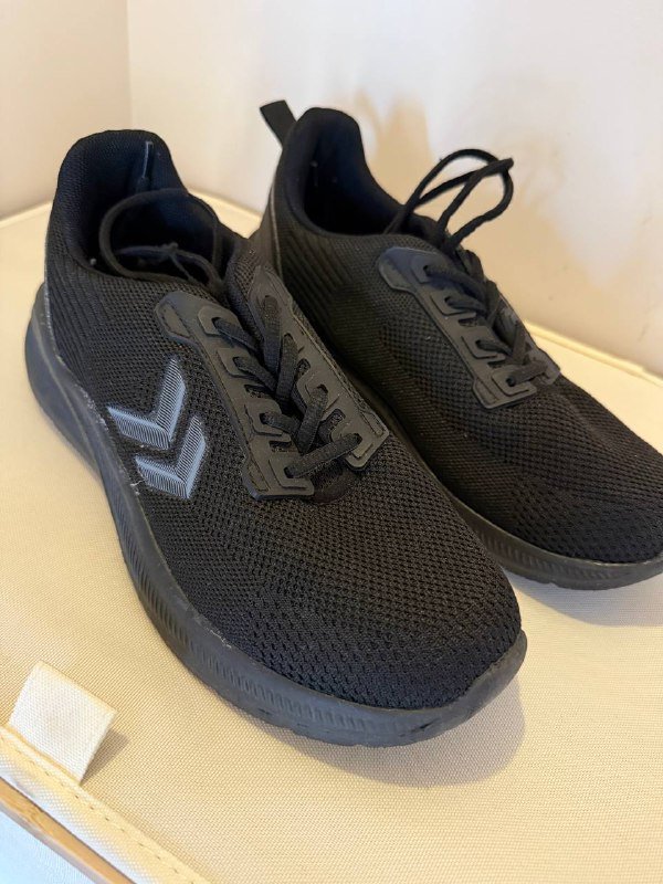 Кроссовки Hummel 40 eu