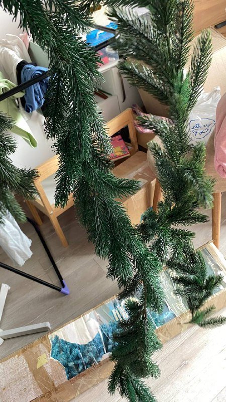 Елка с еловыми гирляндами 3