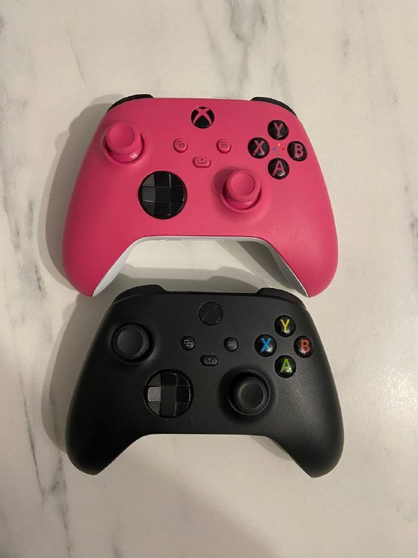 Xbox Series X консоль с 2 геймпадами 2