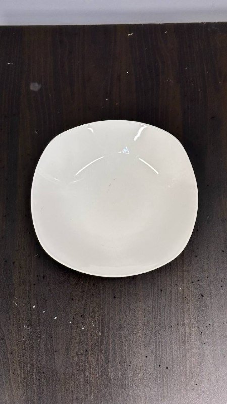 Металлический кувшин, тарелки разной формы 3