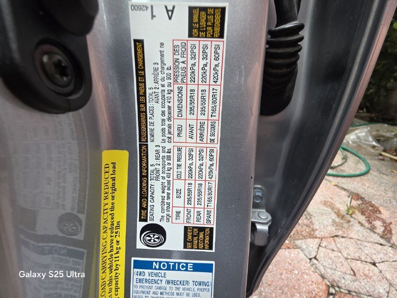 Toyota RAV4 2017 Hybrid Limited 9