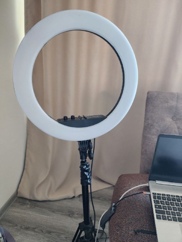 Кольцевая лампа с чехлом и зеркалом