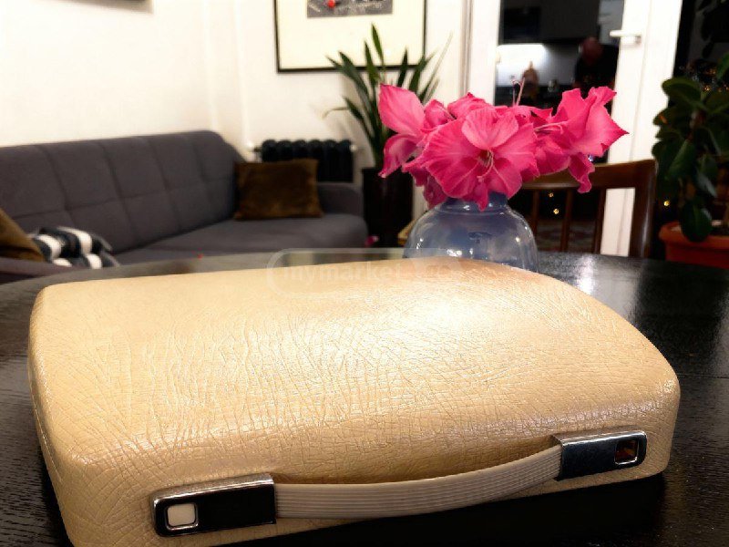 Olympia Splendid German portable typewriter 6