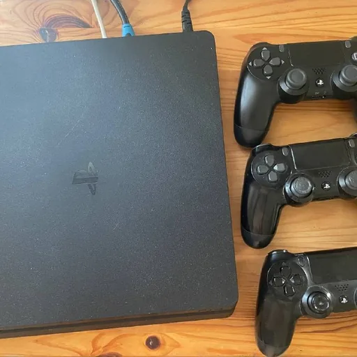 Приставка PS4 Slim, 3 геймпада, кабели
