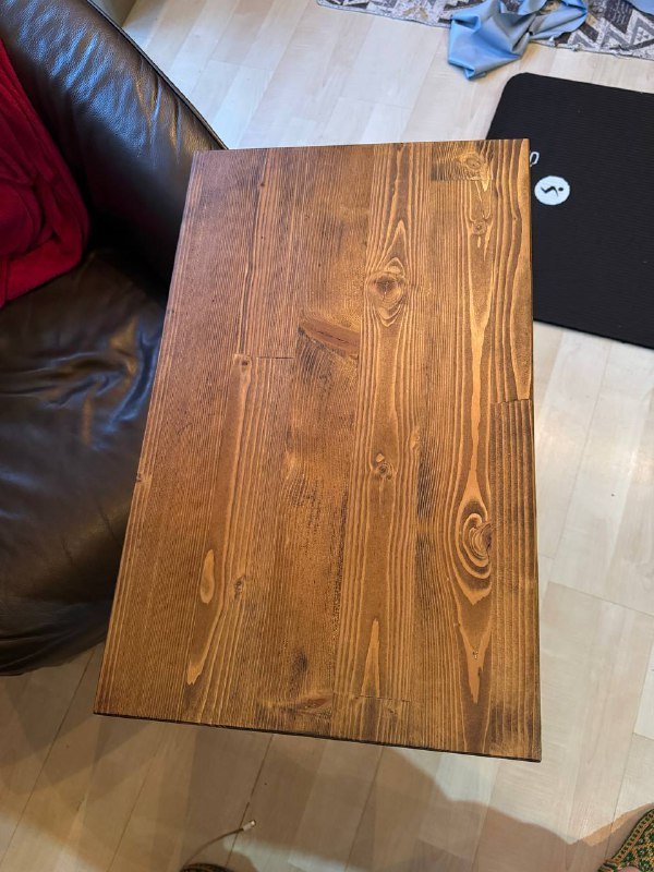 Журнальный приставной стол из дерева и металла 2