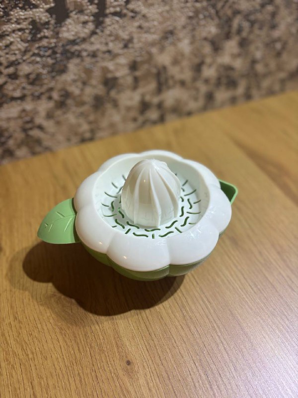 Ручная соковыжималка, ковшик, кастрюля, формы для выпечки, миска