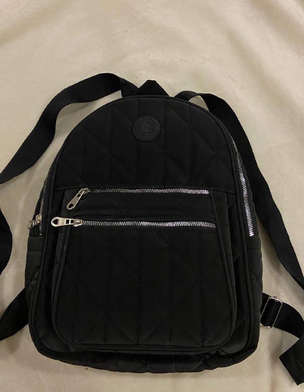 чёрная кожанная куртка, очки, шарф, зимняя куртка, джинсовая накидка, сумка, рюкзак 7