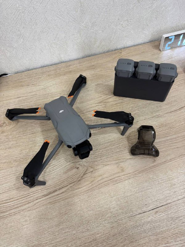 Дрон DJI Air 3, аккумуляторы, зарядная станция, защитный колпак