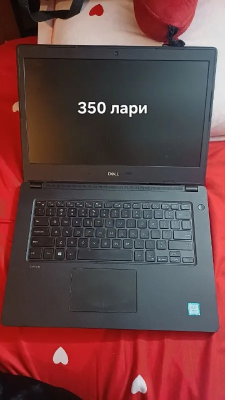 Ноутбук Dell с мышью и зарядным устройством 1