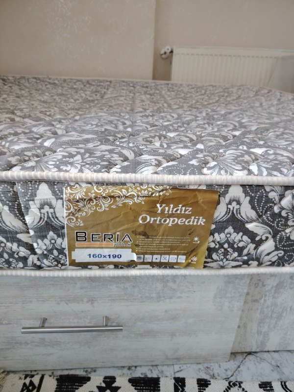 стеллаж, матрас, зеркало 4